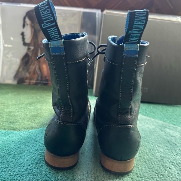 Fluevog EXCELLENT BBC Radio black lace-up boot w/ blue details - 8 (narrow) - Picture 7 of 16